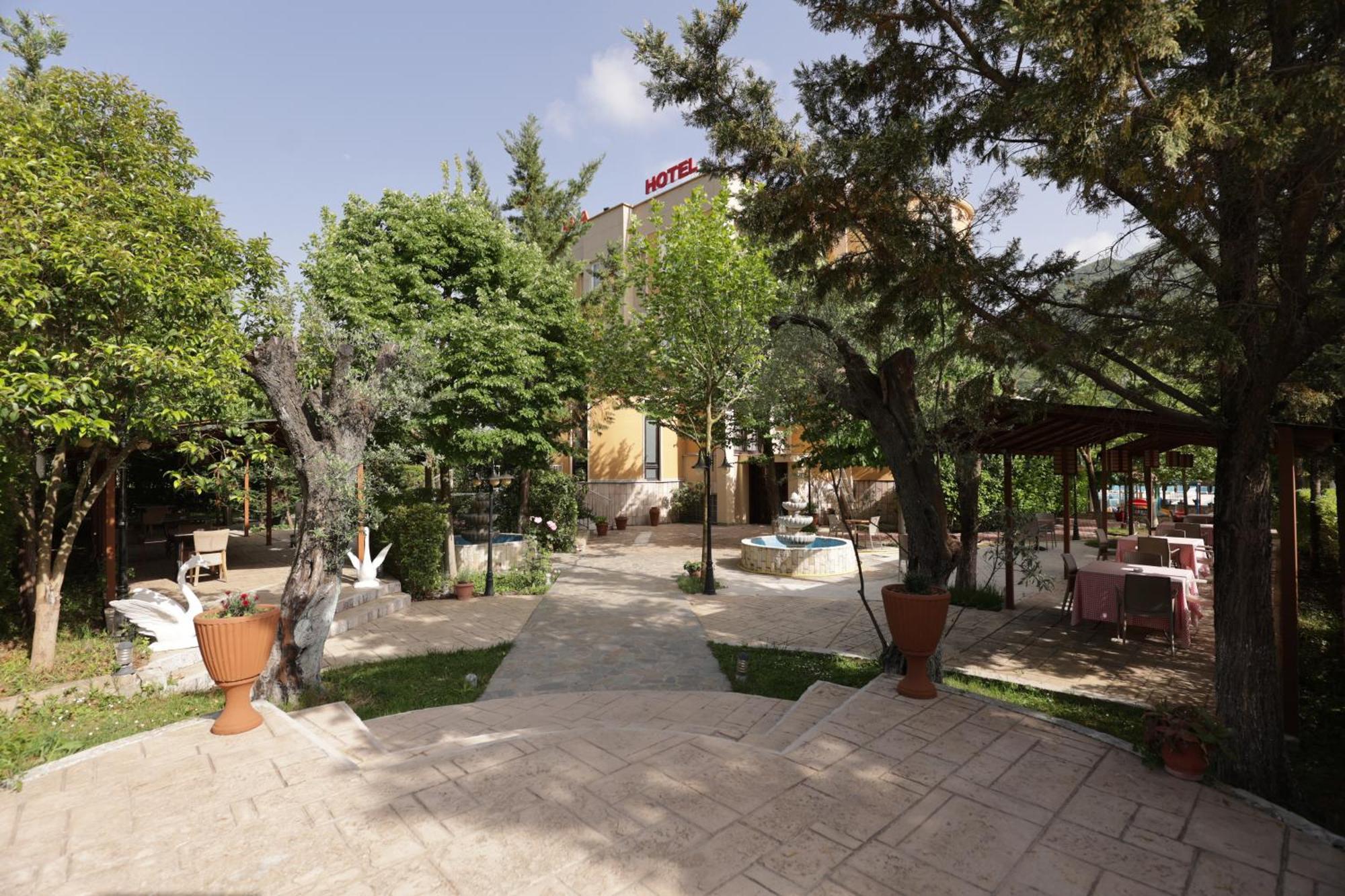 Mema Resort Tirana Exterior foto